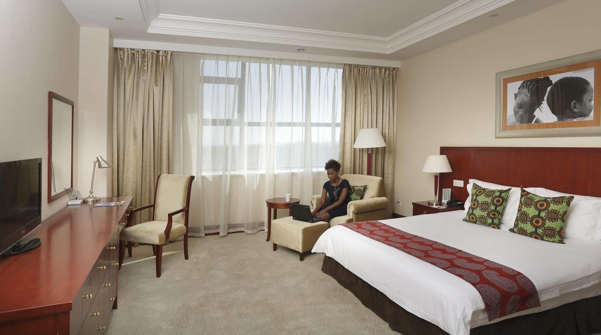 President Hotel At Umodzi Park Lilongwe Eksteriør bilde